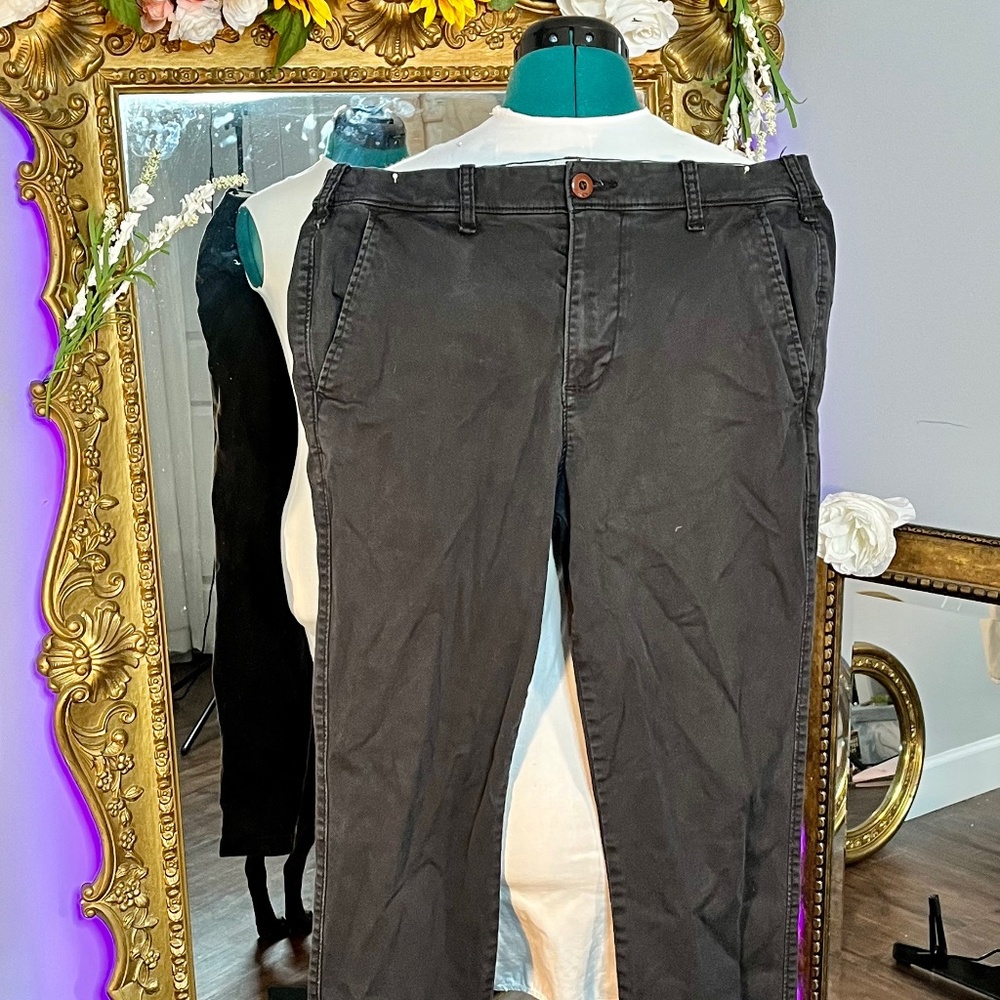 Hollister Super Skinny Chino Advance Stretch in Black